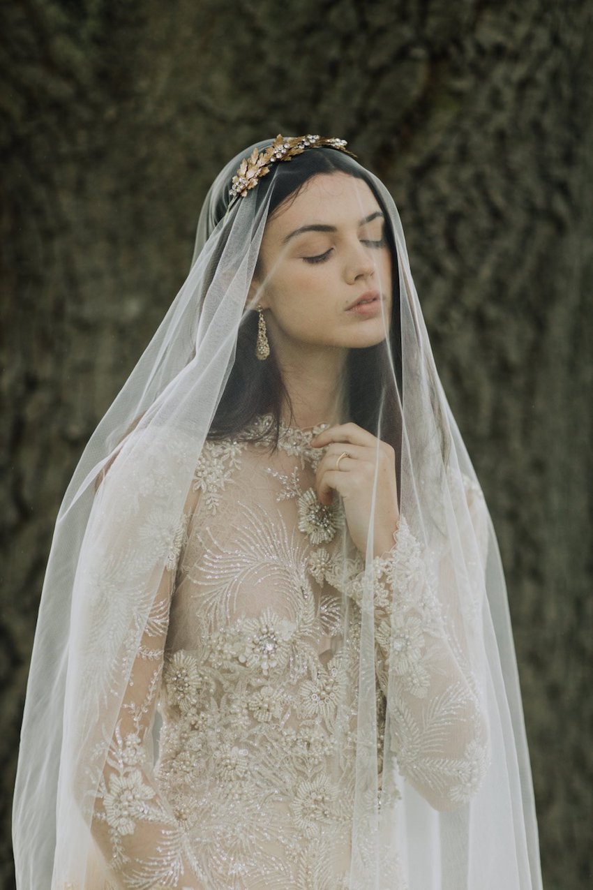Vintage shop bridal veil
