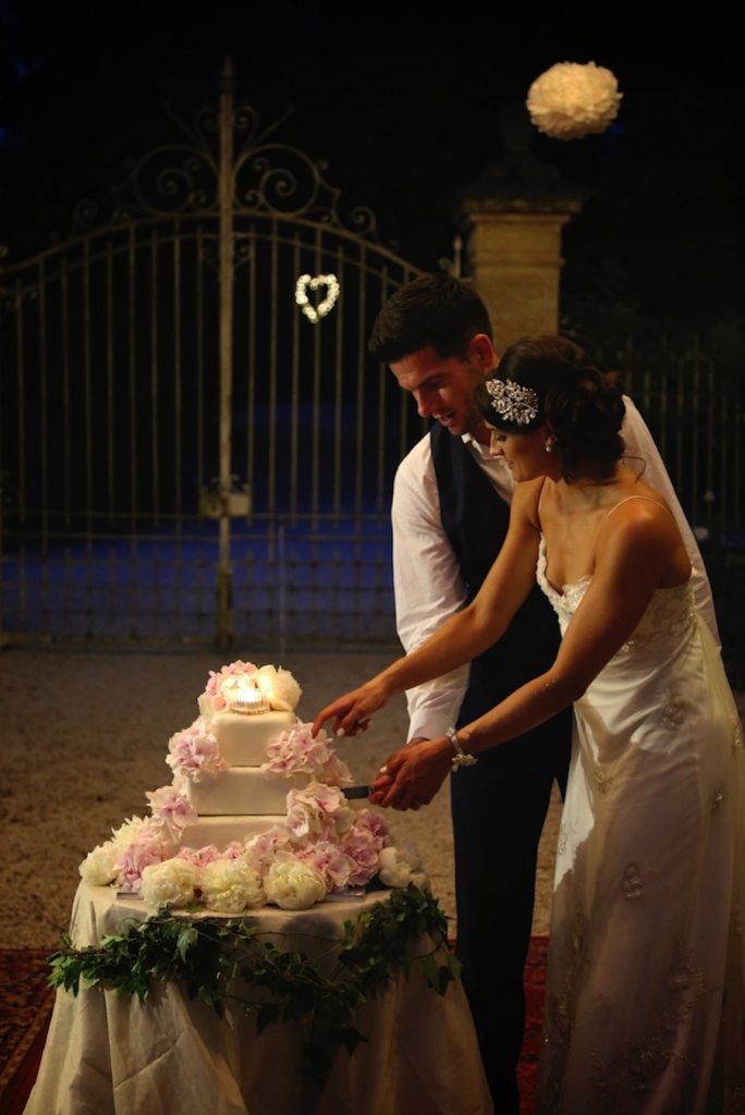 1920s Wedding Cake Cutting