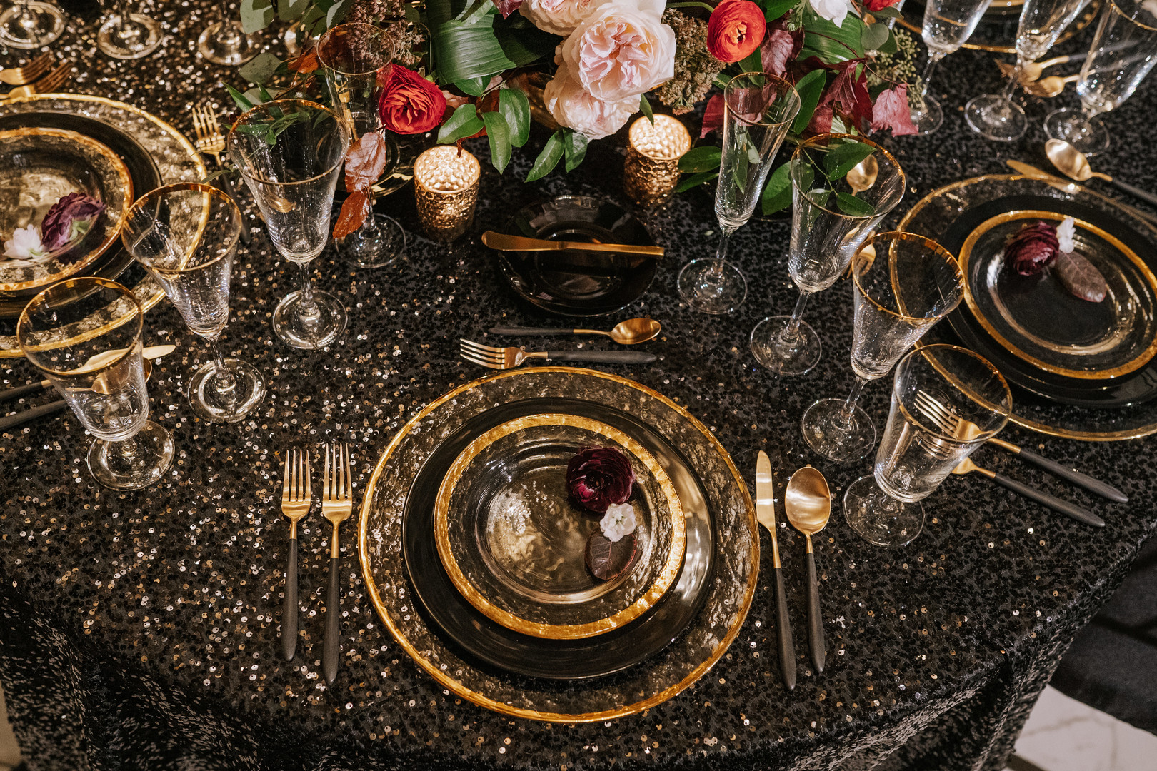 Black and Gold Place Settings | 1920s Wedding