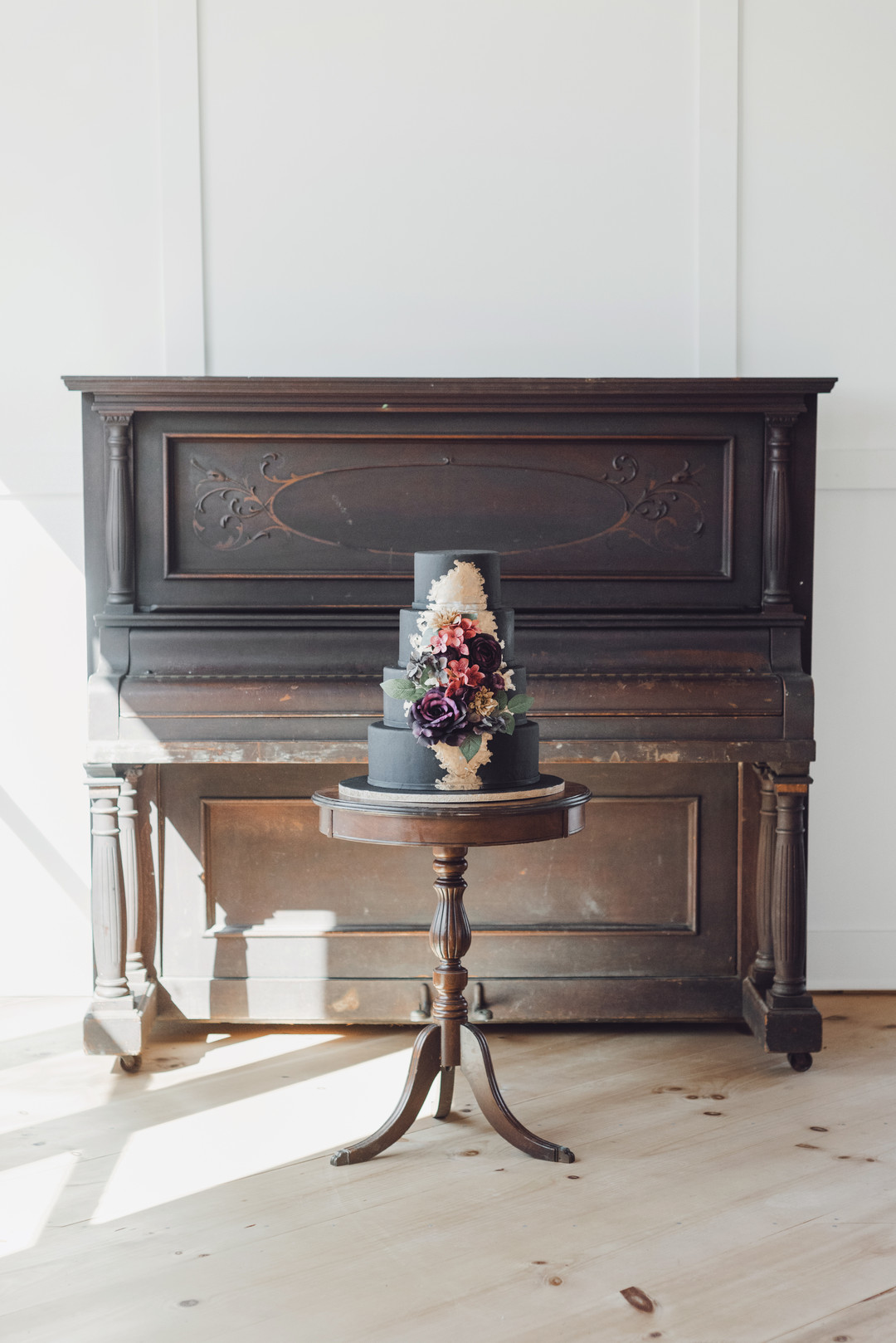 Black + Gold Vintage Wedding Cake