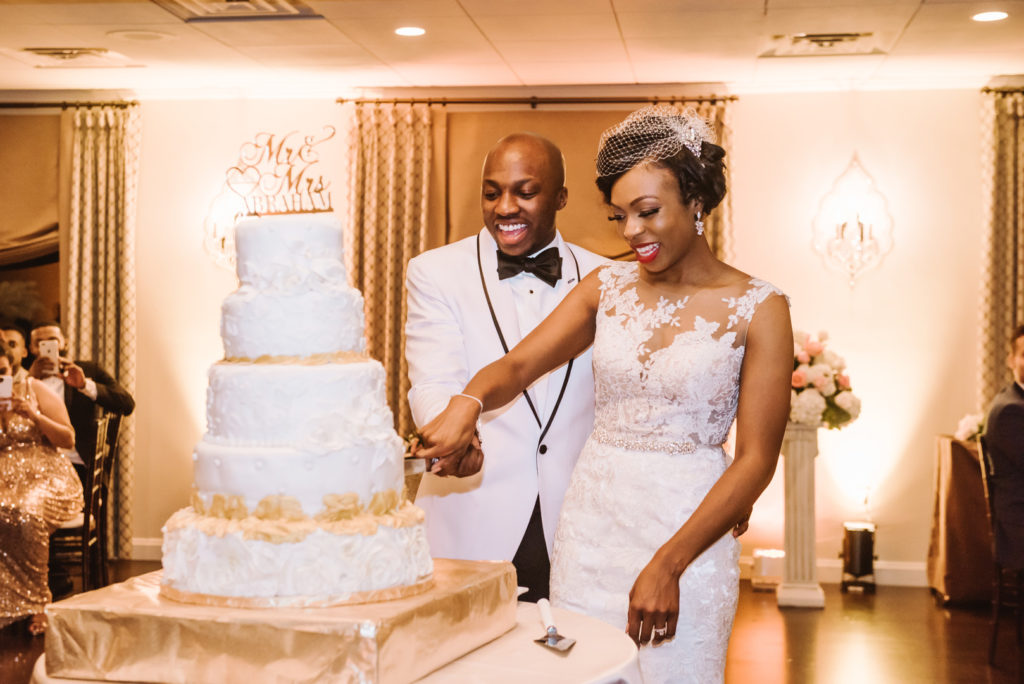 Cake Cutting | Modern Deco Wedding