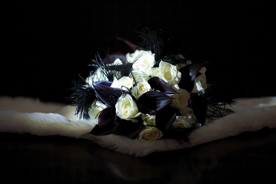 Deco Bouquet with Black Feathers