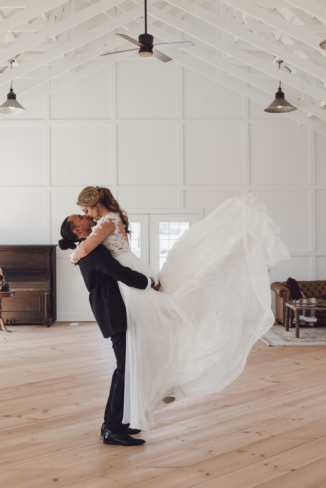 Elegant Moody Vintage Winter Wedding Style