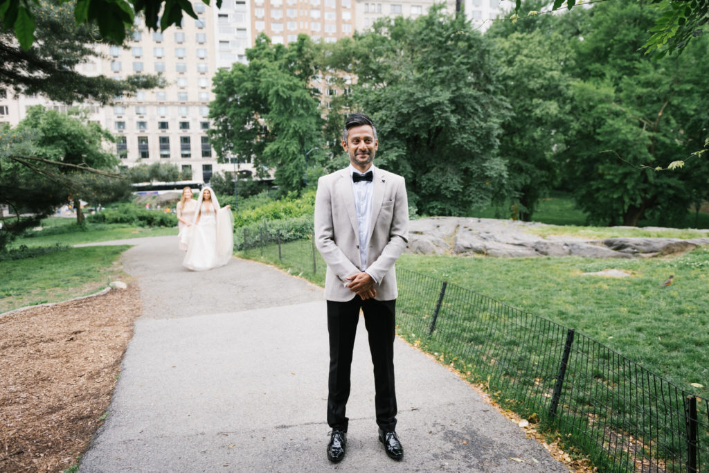 First Look Vintage New York City Elopement