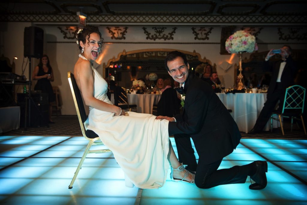 Garter Game | Vintage Style Chicago Wedding