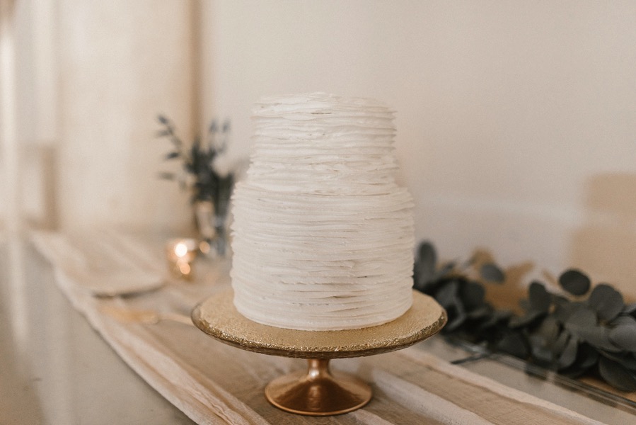 Minimalist Wedding Cake | Vintage Style Michigan Wedding