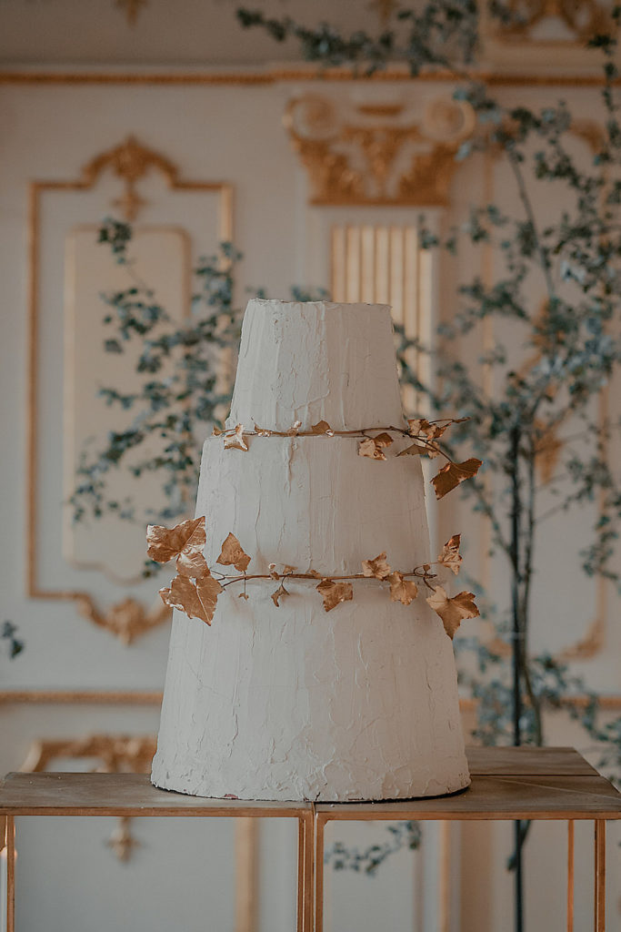 Simple Gold Wedding Cake Tuscany