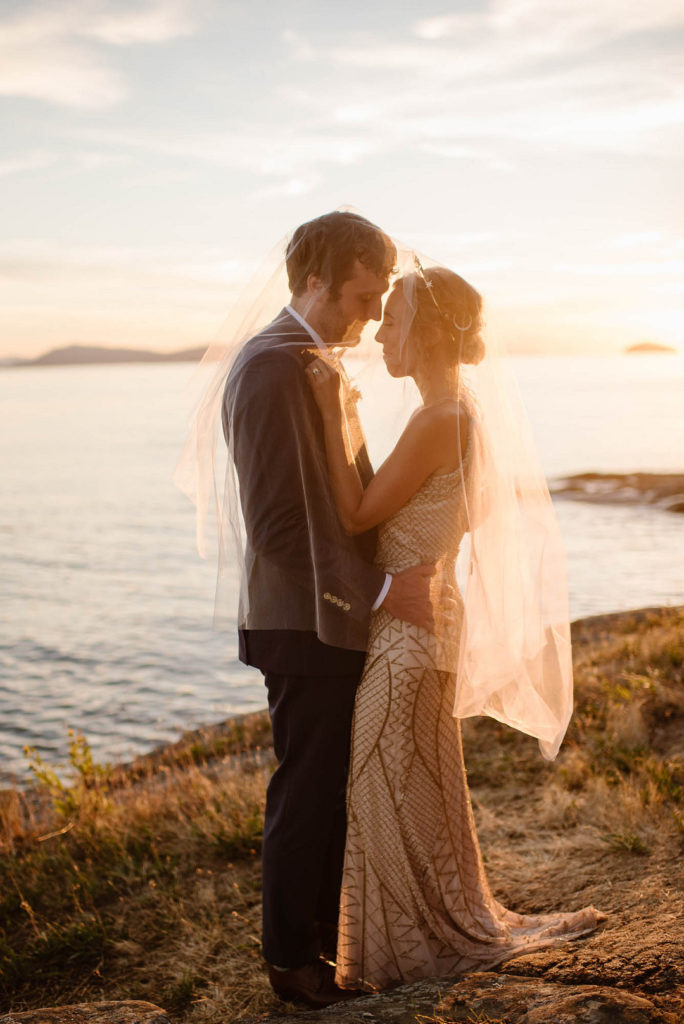 Sunset Kiss | Vintage Outdoorsy Elopement