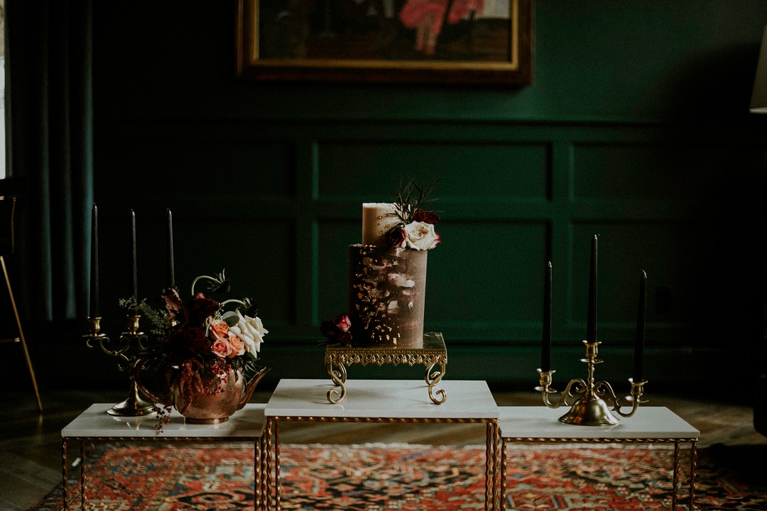 Wedding Cake | Dark + Moody Vintage Wedding